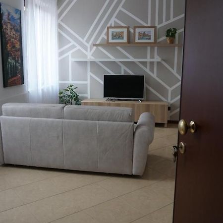 Appartamento A Verona E Parcheggio Nella Proprieta Bagian luar foto
