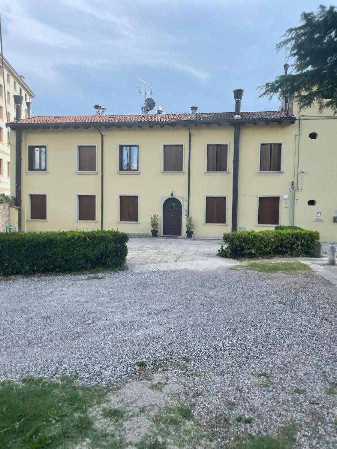 Appartamento A Verona E Parcheggio Nella Proprieta Bagian luar foto